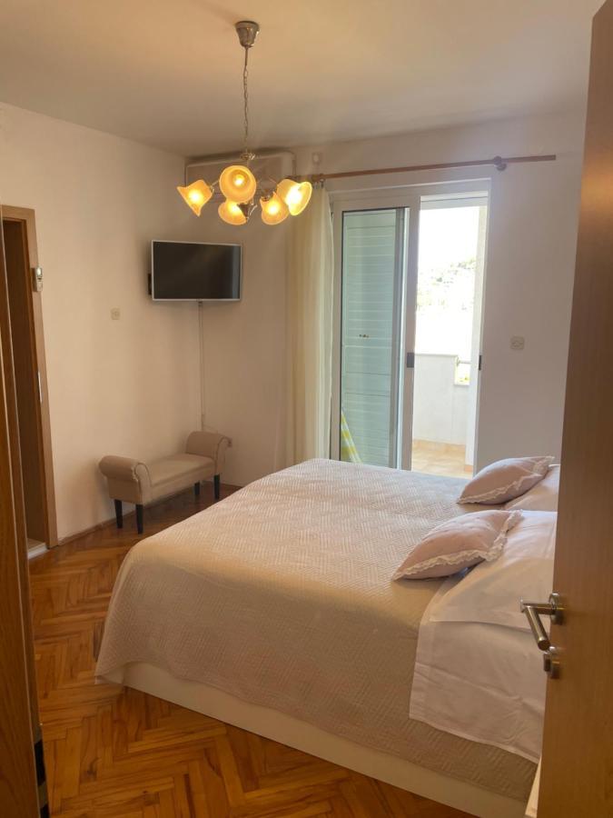 Apartmani Isabella - Ilda Radonic 耶尔萨 外观 照片