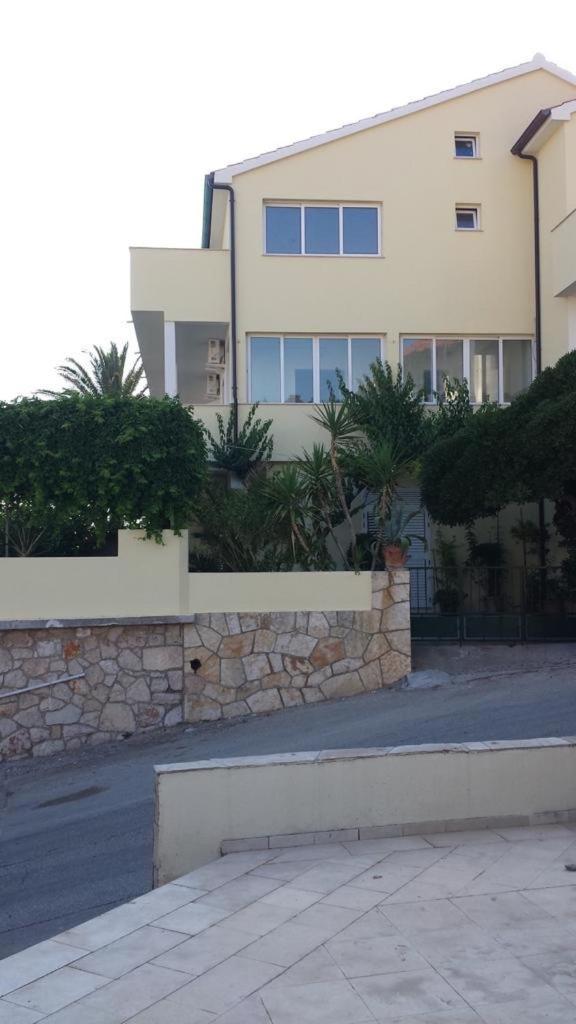 Apartmani Isabella - Ilda Radonic 耶尔萨 外观 照片